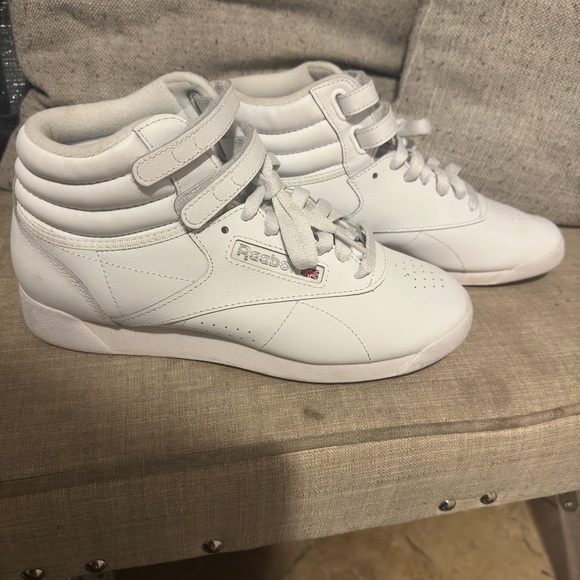 Selling Reebok tennis shoes I bought for myself but we’re not the right size - Picture 2 of 7